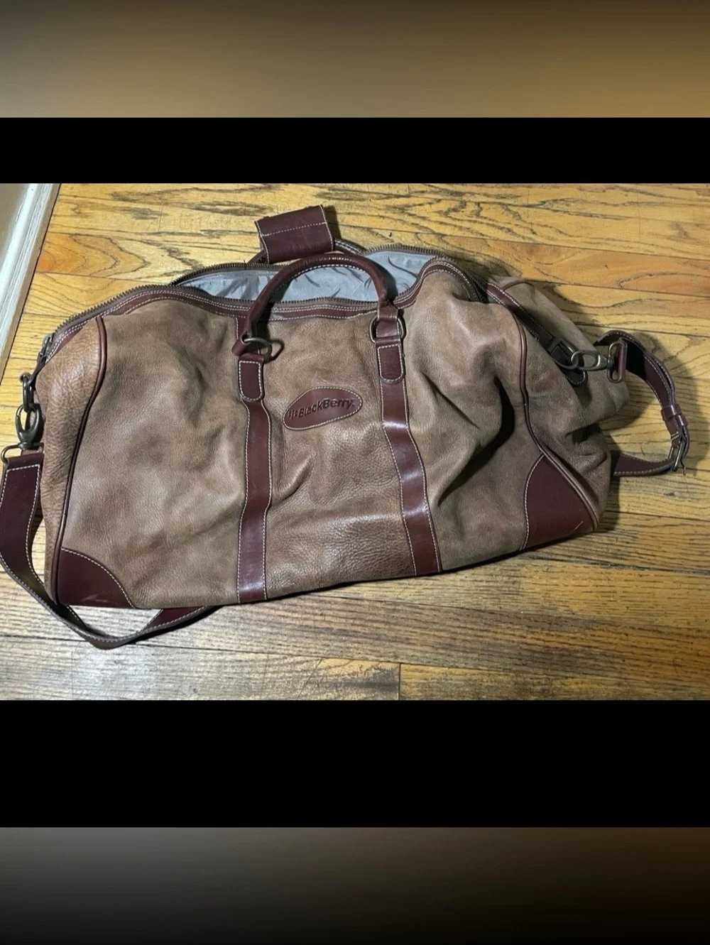 Roots Blackberry Two-Tone Brown Leather Vintage Duffel Bag Vacation Travel